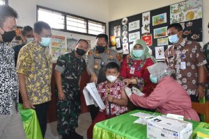 Percepat Vaksinasi Anak, Wali Kota Pantau Vaksinasi di SD Cebongan 03 Salatiga